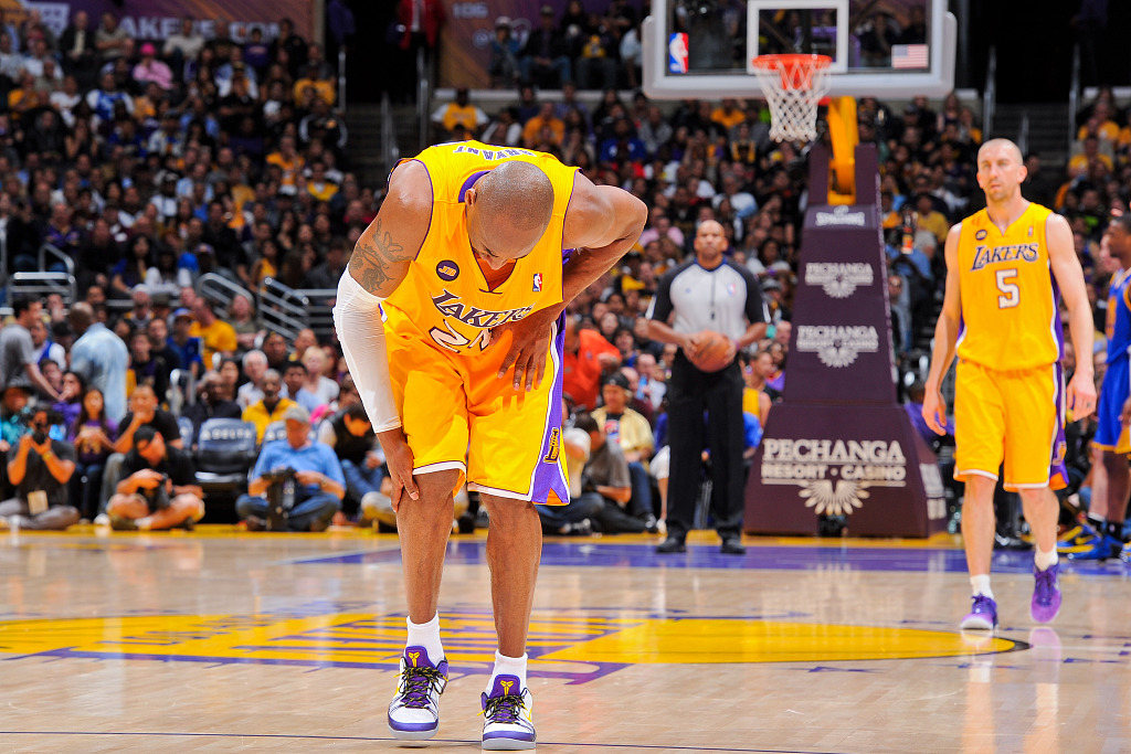 曼巴精神！八年前的今天科比跟腱断裂后仍命中两次罚球